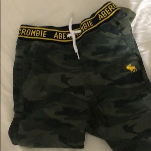 Camo jogger sweat pants Abercrombie kids